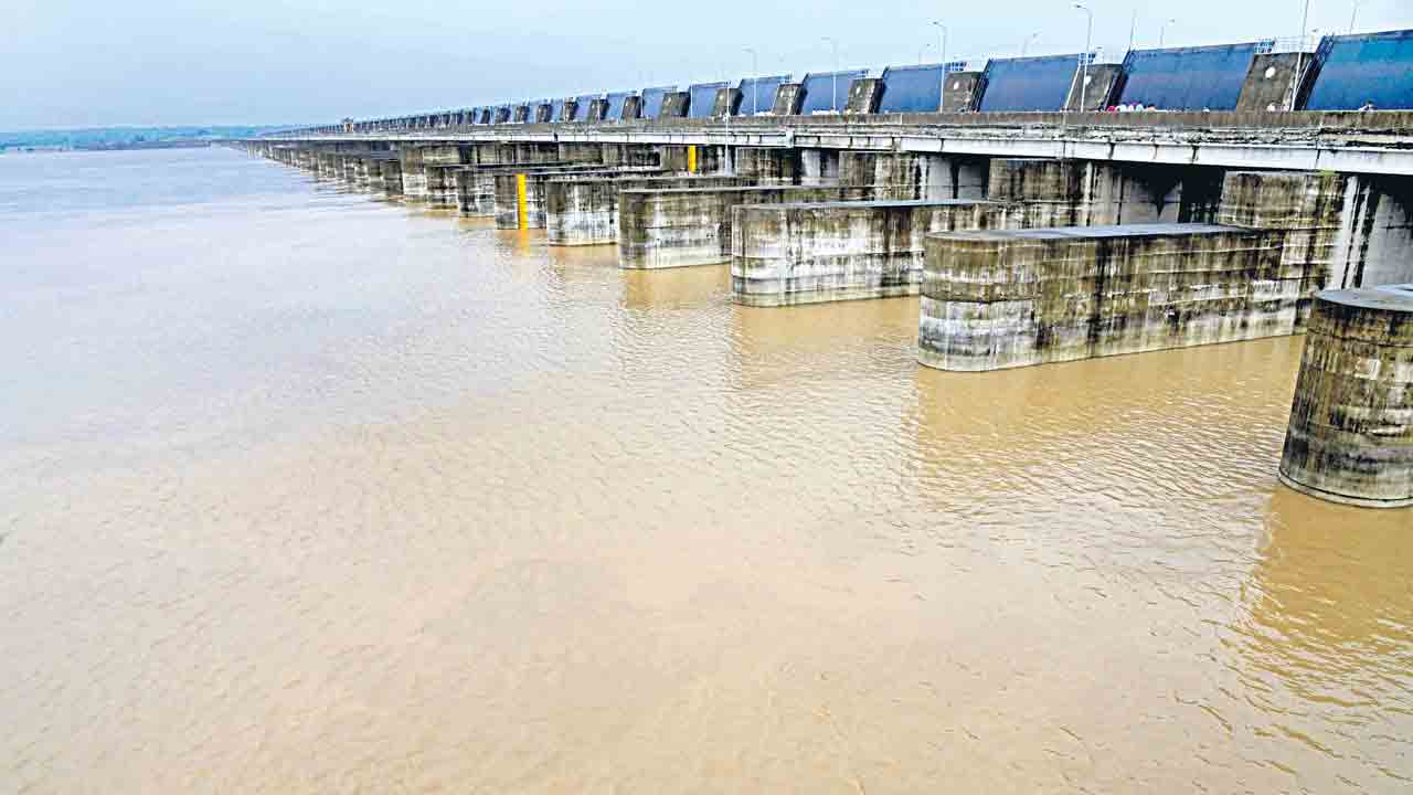 కాళేశ్వరం నిర్వహణ ప్రభుత్వ బాధ్యతే