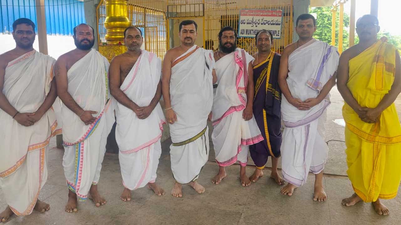 Kaleswaram | భావోద్వేగానికి గురికాలేదు: కాళేశ్వరం అర్చకులు