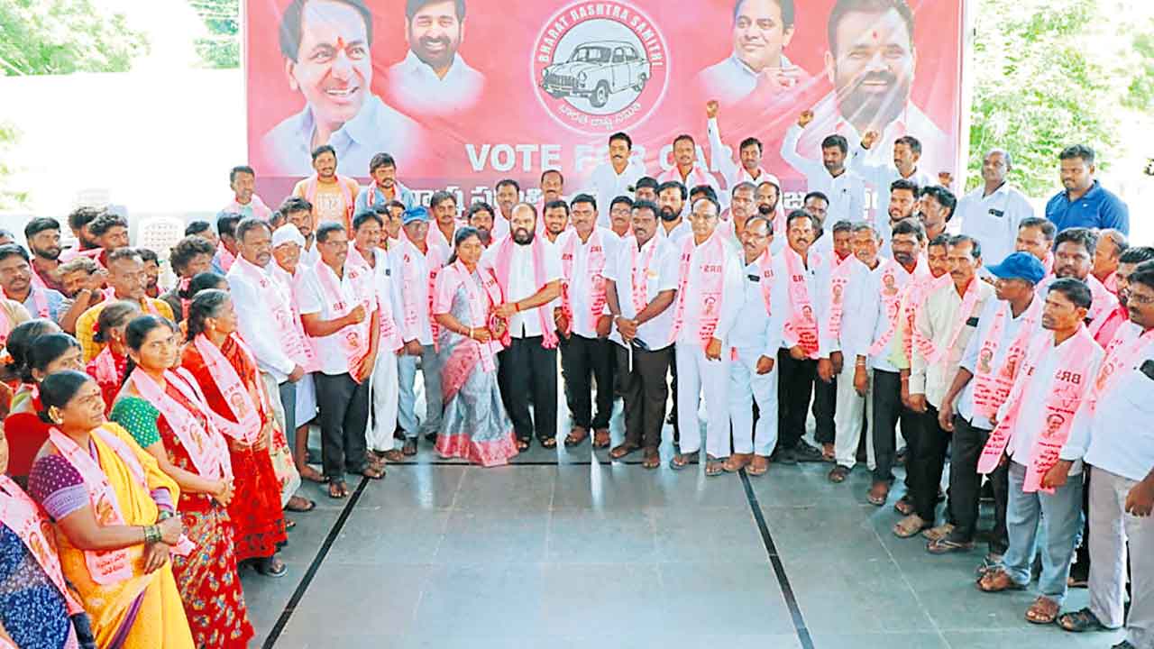 రేవంత్‌ ధ్యాస ఫ్యూచర్‌ సిటీపైనే.. ఉద్యోగులపై లేదు!