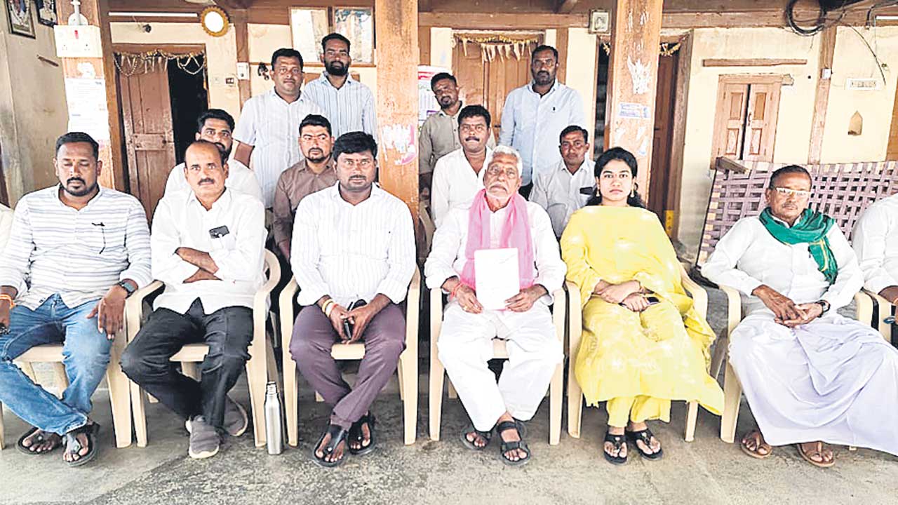 పథకాలను నీరుగార్చే కుట్ర