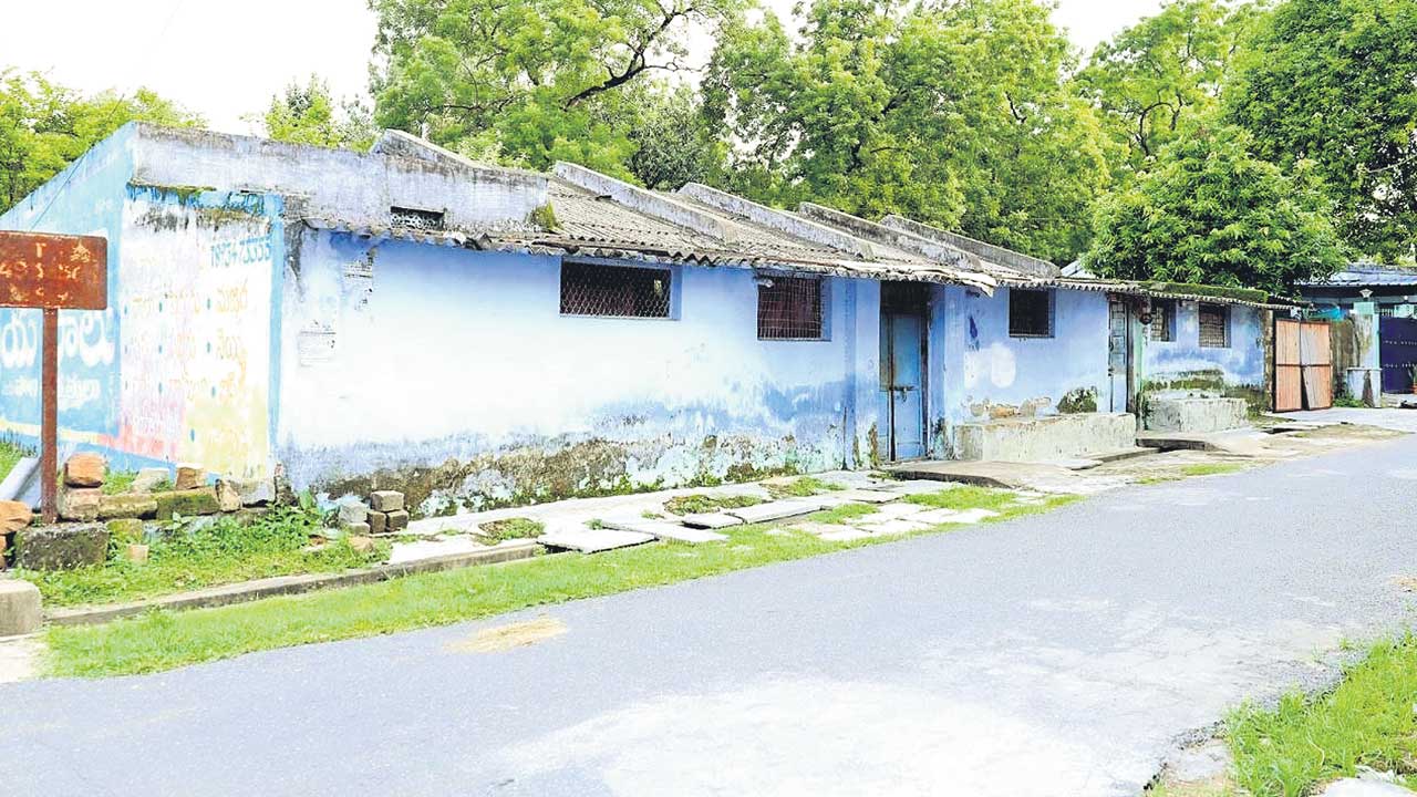 సింగరేణి క్వార్టర్లలో భయం భయం