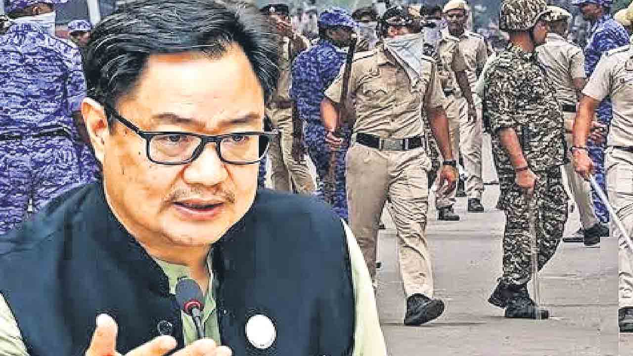 ఢిల్లీ పోలీసులను కీర్తించ వద్దా?.. విద్యార్థి నిరసనలపై రిజిజు నిలదీత