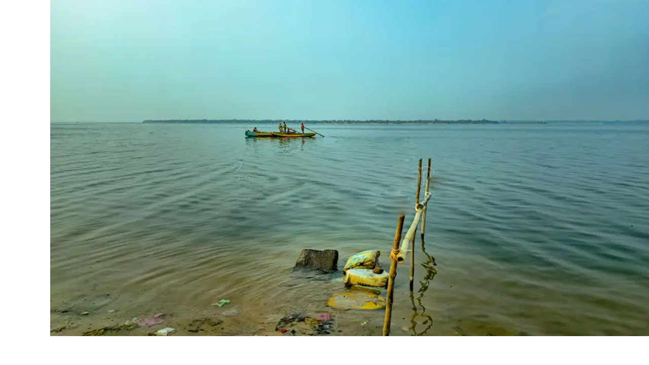 Fishermens Missing | ఏడుగురు మత్స్యకారులు గల బోటు గల్లంతు.. కుటుంబ సభ్యుల ఆందోళన