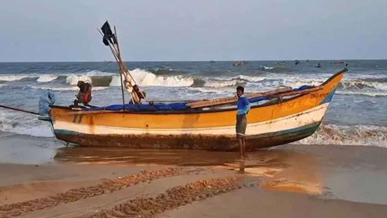Fishermens Safe | కోనసీమకు చెందిన ఏడుగురు మత్స్యకారులు సురక్షితం..సంతోషంలో కుటుంబం