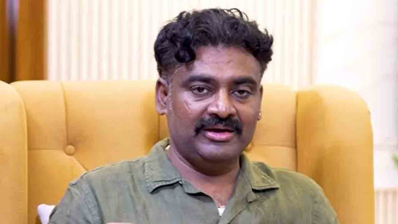 130 మంది నుంచి రూ.33 కోట్ల వసూలు