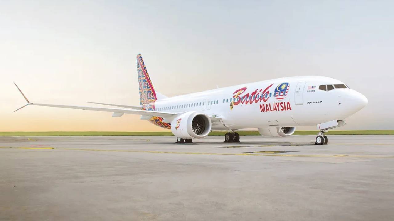 Kuala Lumpur-Kochi flight | విమానం గాల్లో ఉండగా ఎమర్జెన్సీ డోర్ తెరిచేందుకు యత్నం.. ప్రయాణికుడు అరెస్ట్