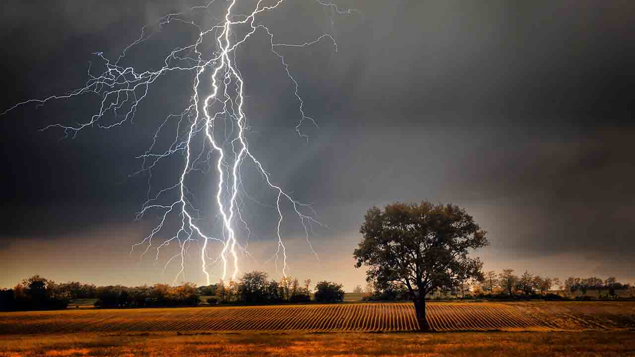 Orange Alert | ఏపీలో పలు జిల్లాలకు ఆరెంజ్‌ అలర్ట్‌.. పిడుగులతో కూడిన వర్షాలు