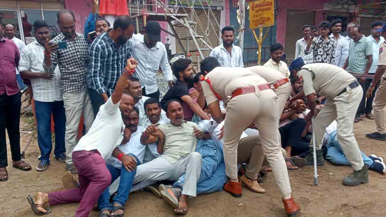 MLA Kavvampally Satyanarayana | యువజన సంఘాలను అణిచివేస్తున్న ఎమ్మెల్యే కవ్వంపల్లి.. రాజీనామాకు డిమాండ్