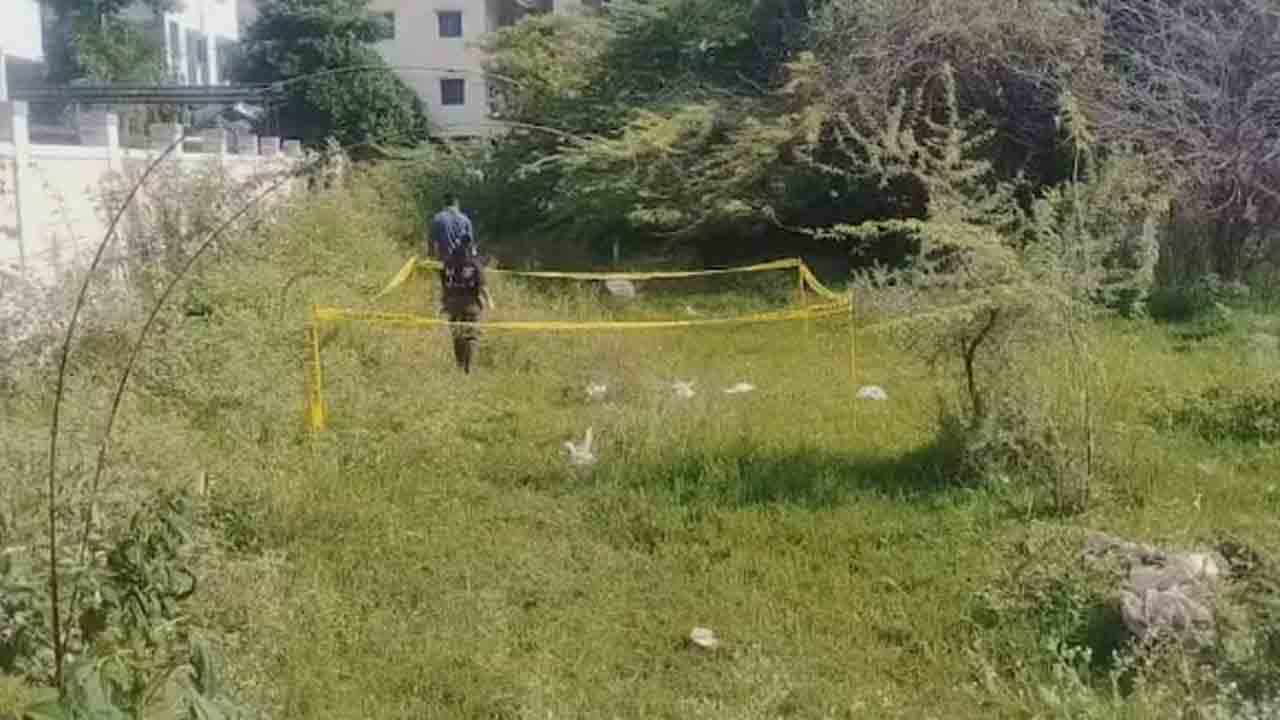 MLA PA Daughter Found Dead | ఎమ్మెల్యే పీఏ కుమార్తె అనుమానాస్పద మృతి.. ఇంటి సమీపంలో మృతదేహం