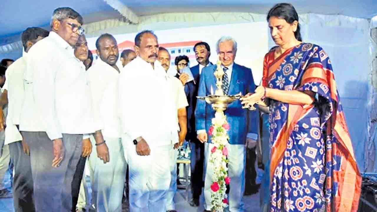 జనవాడ స్కూల్‌.. దేశానికే రోల్‌ మోడల్‌.. ఎమ్మెల్యే సబితాఇంద్రారెడ్డి ఆకాంక్ష