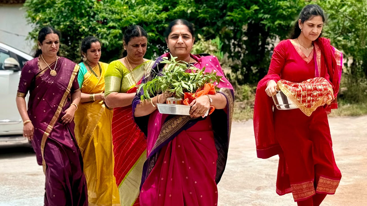 Sunitha Laxma Reddy | తెలంగాణ సంస్కృతి, సంప్రదాయాలకు ప్రతీకగా బోనాలు : ఎమ్మెల్యే సునీతా లక్ష్మారెడ్డి
