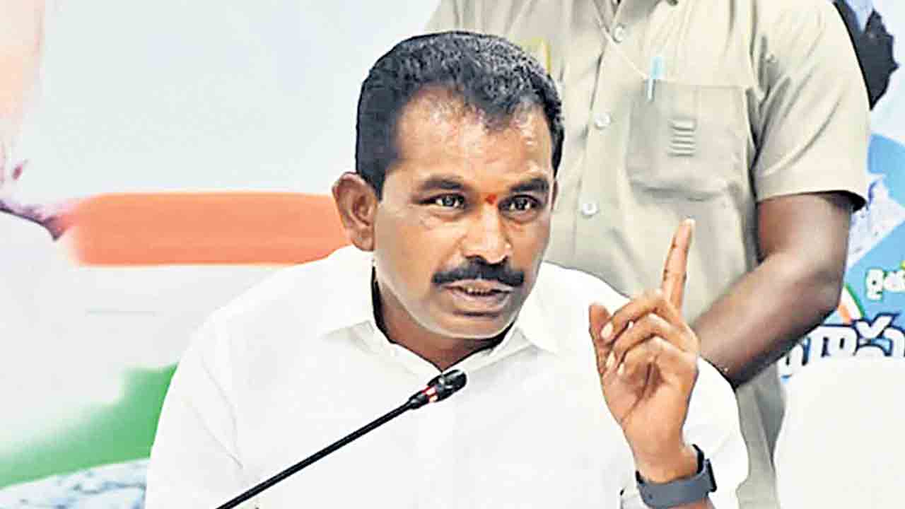 చిన్నారెడ్డి వ్యాఖ్యలు వెనక్కి తీసుకోవాలి: మేఘారెడ్డి