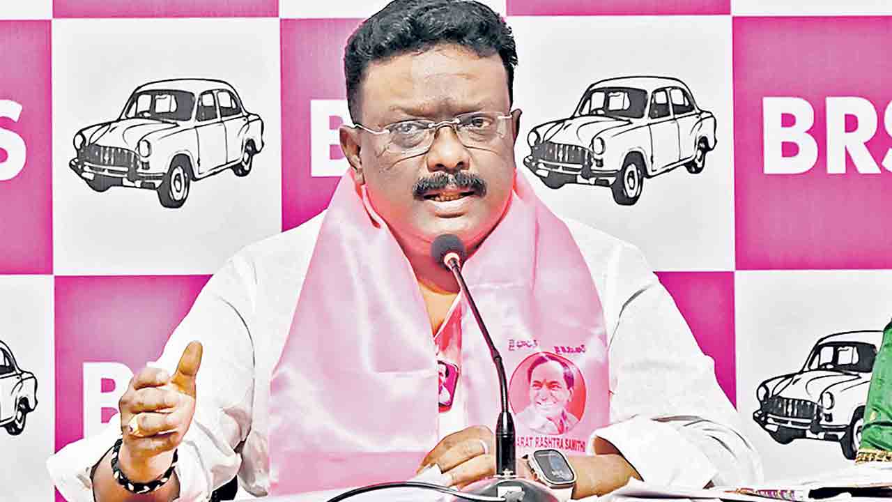 ప్రచారం కోసమే రేషన్‌ కార్డులపై ఫొటోలు.. కాంగ్రెస్‌ ప్రభుత్వ తీరుపై ఎమ్మెల్సీ దాసోజు ఫైర్‌