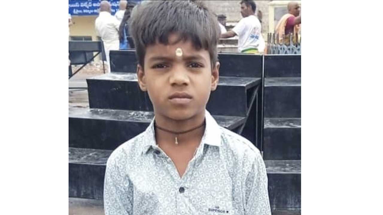 విద్యార్థిని కాటేసిన పాము