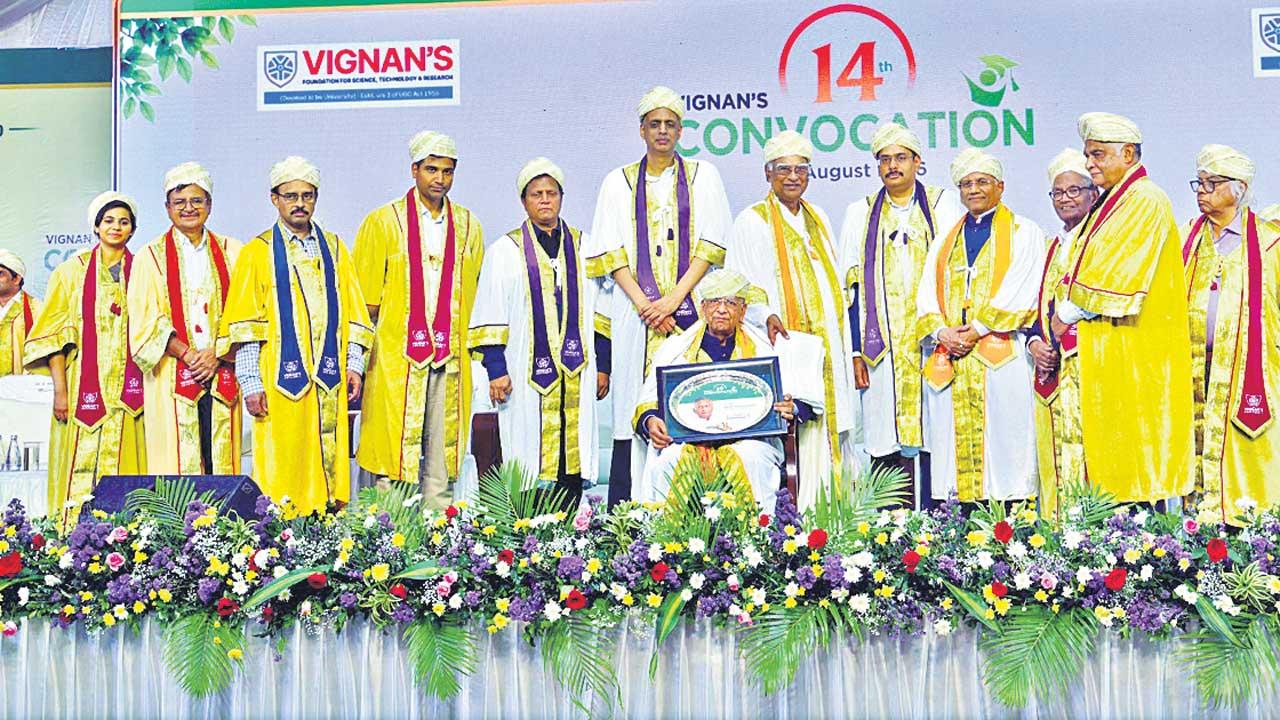 వేడుకగా విజ్ఞాన్స్‌ వర్సిటీ 14వ స్నాతకోత్సవం