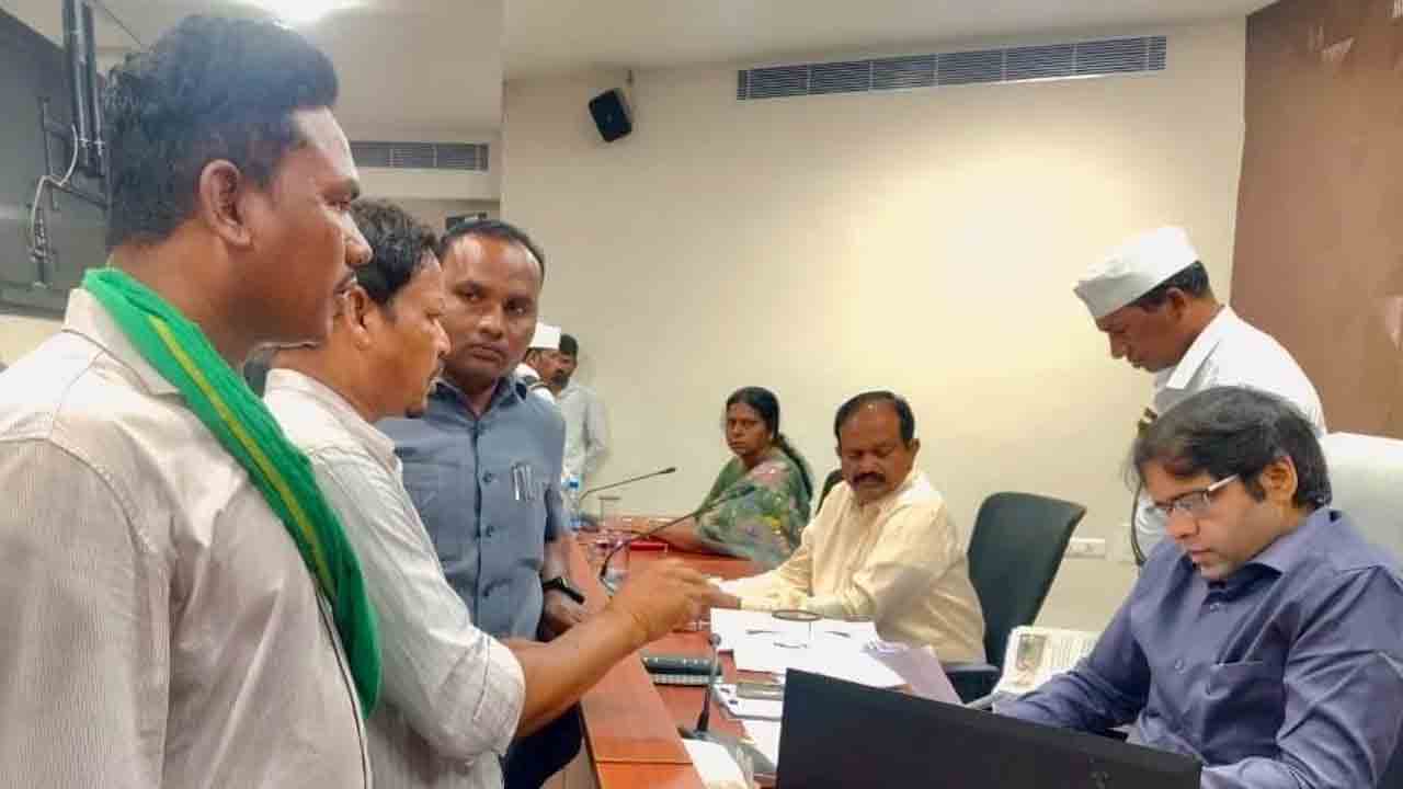 మద్దతు మాయ..!