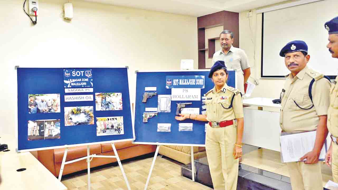 తుపాకుల విక్రయ ముఠా గుట్టురట్టు
