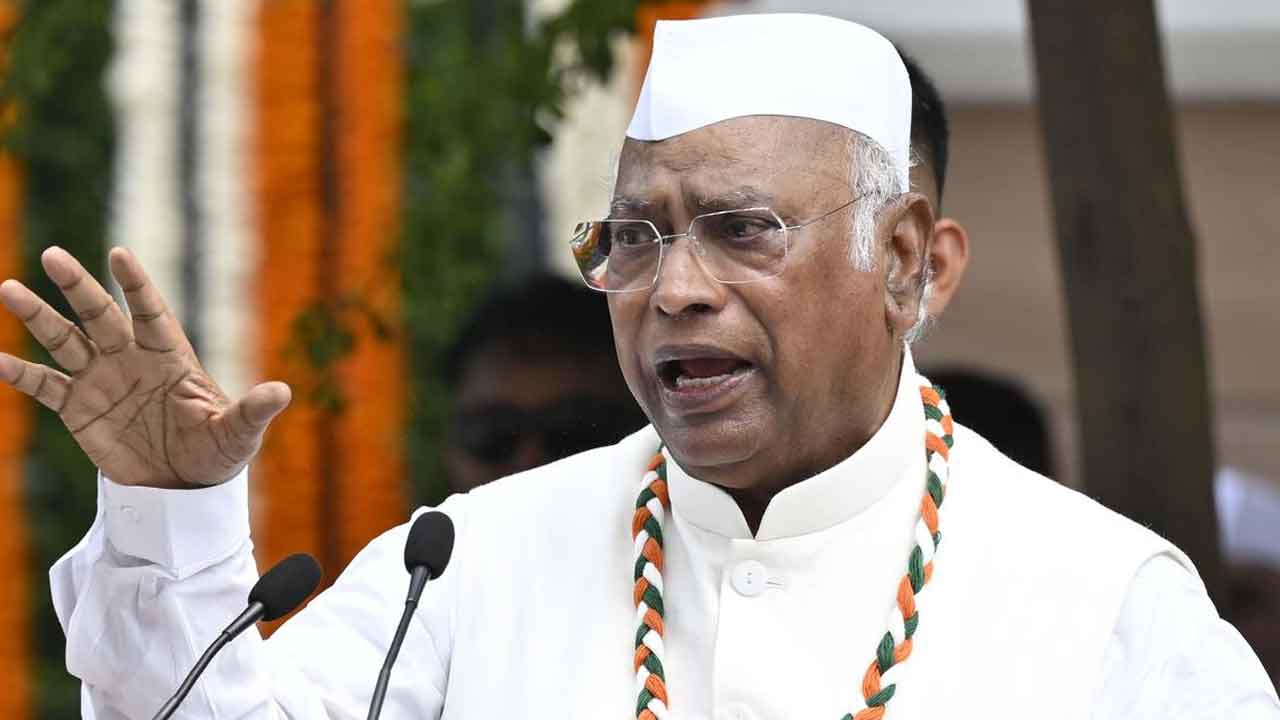 మహాత్ముడిపైనా కేసులు పెట్టండి