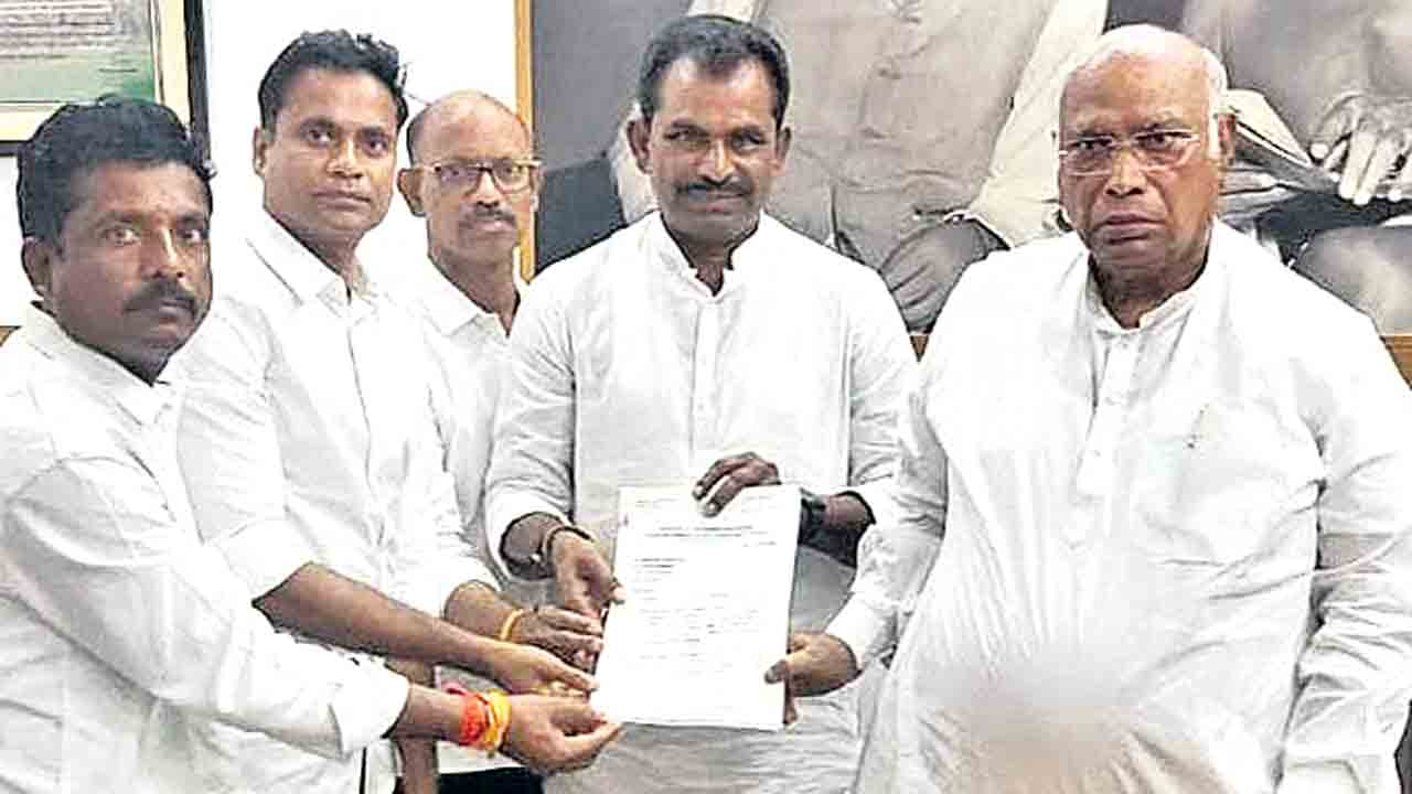 చిన్నారెడ్డిపై ఖర్గేకు ఎమ్మెల్యే మేఘారెడ్డి ఫిర్యాదు