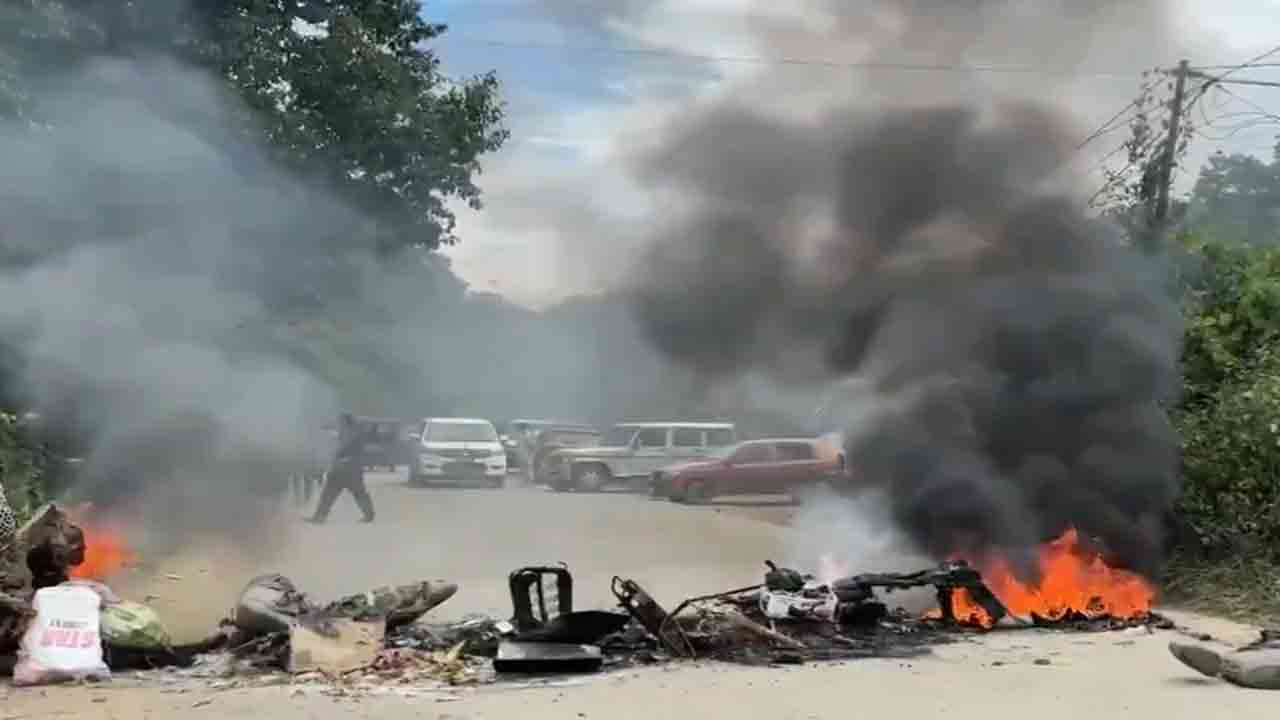 Manipur Firing | మణిపూర్‌లో కాల్పులు.. పారామిలిటరీ జవాన్‌కు గాయం, పలు ఇళ్లకు నిప్పు