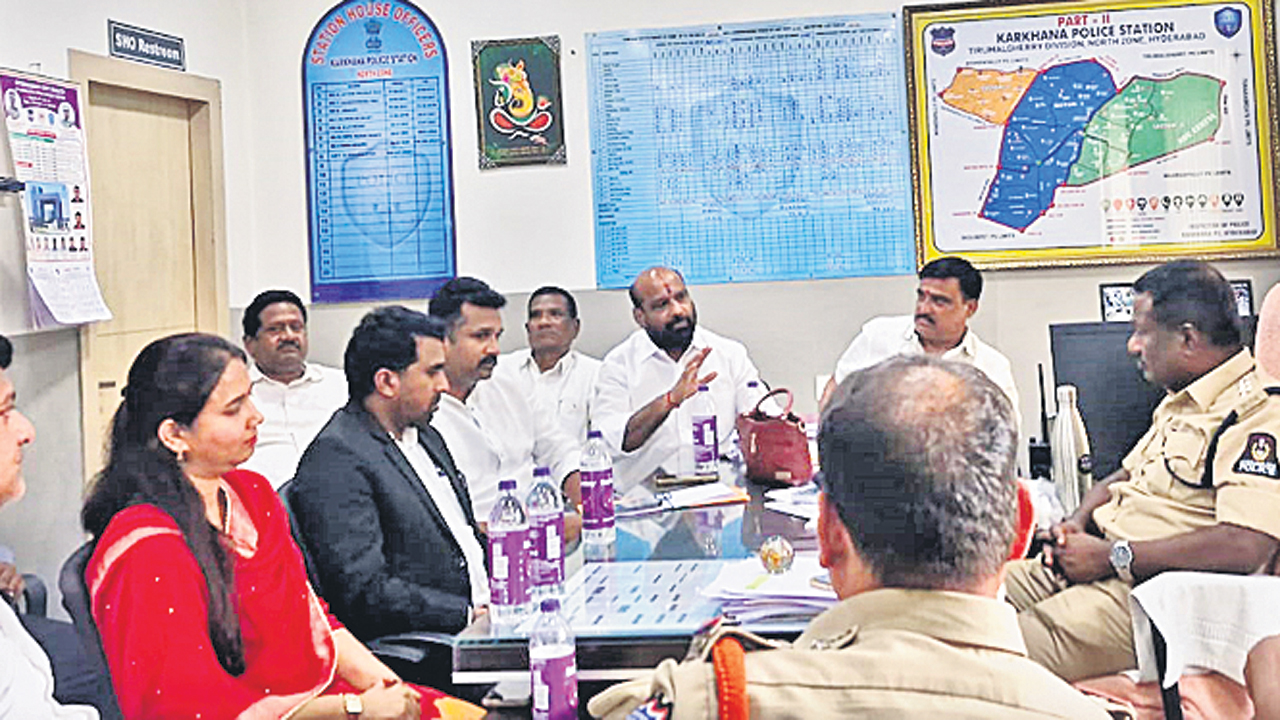ప్రజల పక్షాన పోరాడితే కేసులు పెడతారా?