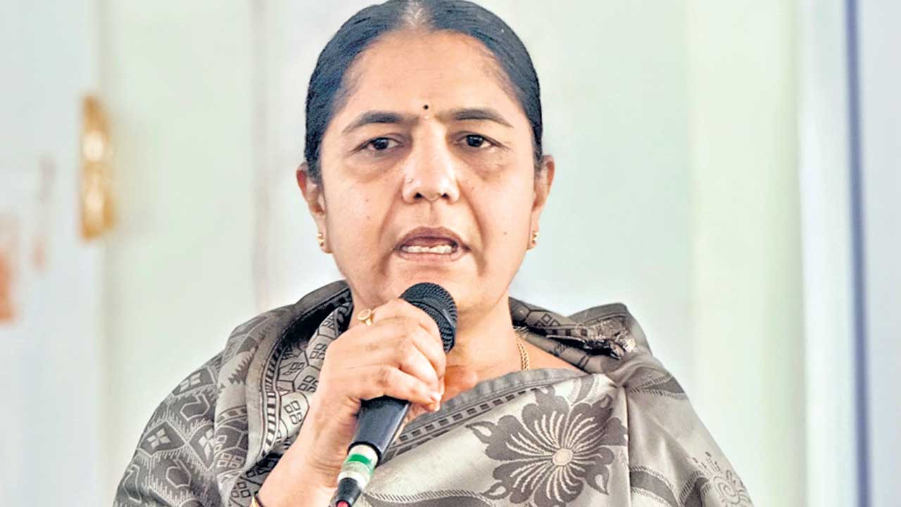 డైవర్షన్‌ పాలిటిక్స్‌ చేస్తున్న కాంగ్రెస్‌