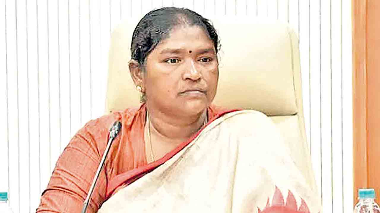 ఎకువ పని చేసి ప్రభుత్వాన్ని ఆకర్షించాలి