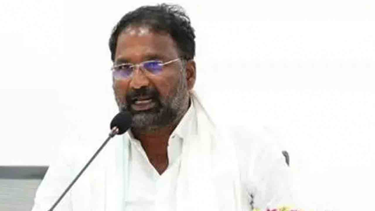 మత్స్యకారుల సంక్షేమానికి పెద్దపీట.. మంత్రి శ్రీహరి