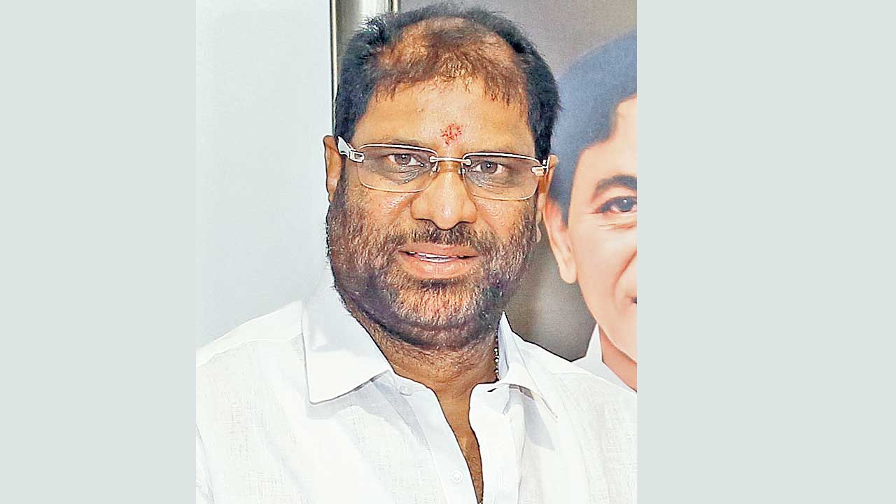 రేవంత్‌రెడ్డికి పాలన చేతకావట్లే
