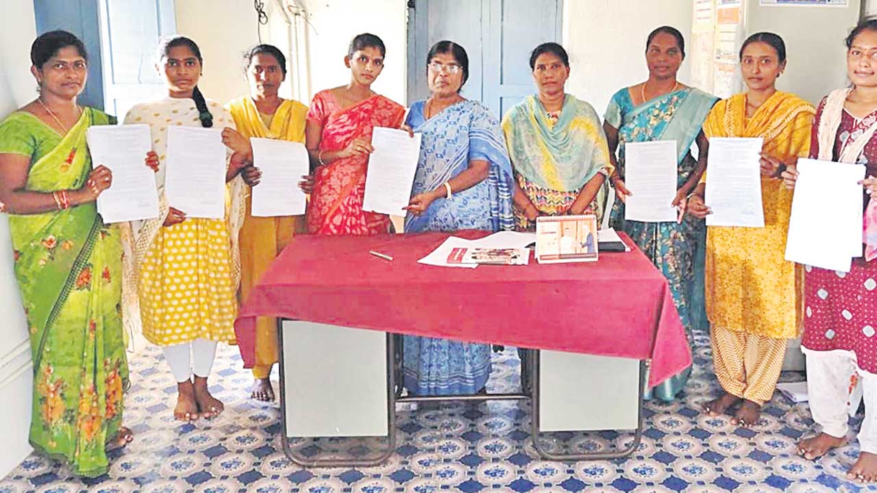 కొలువుల్లో కిరికిరి