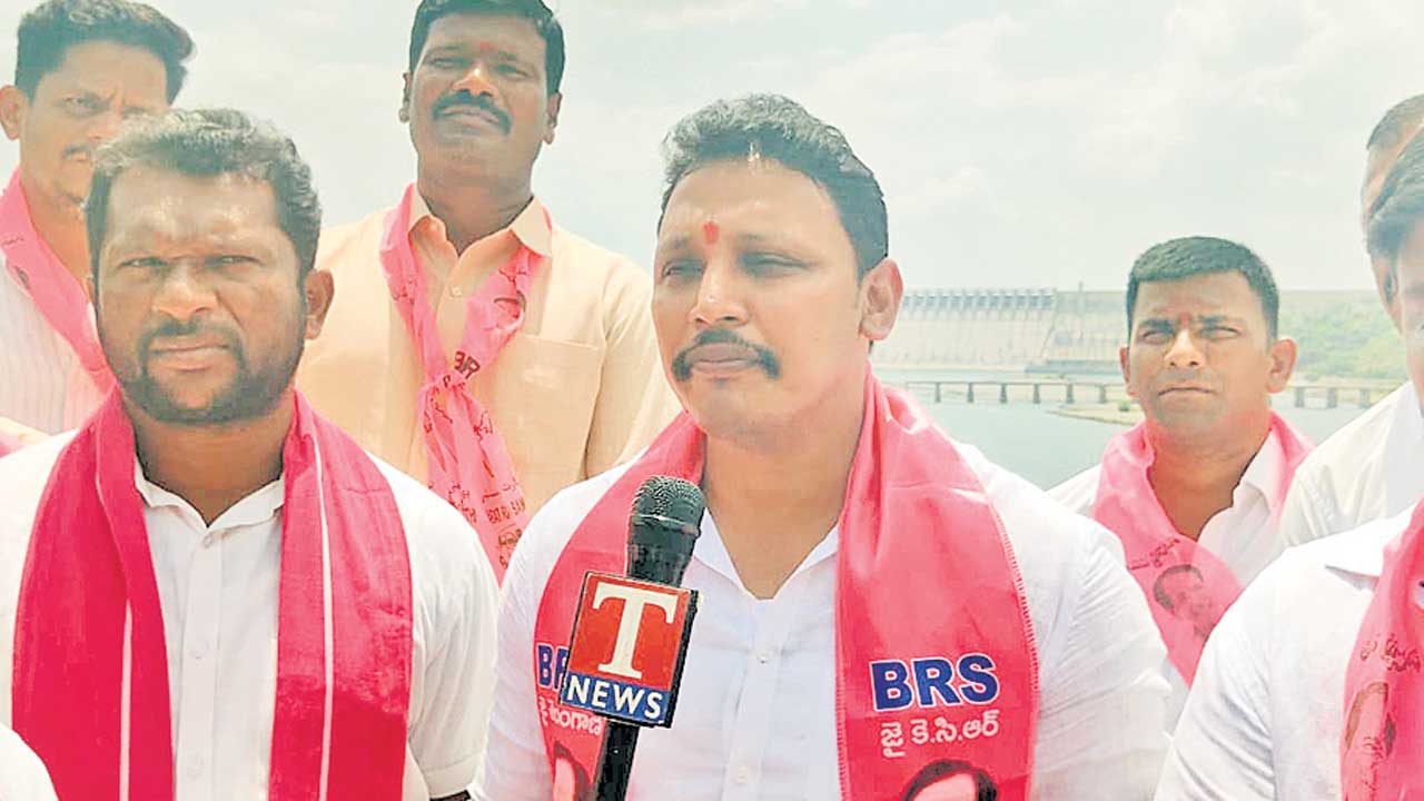 ఎడమ కాల్వకు సాగునీరు విడుదల చేయాలి