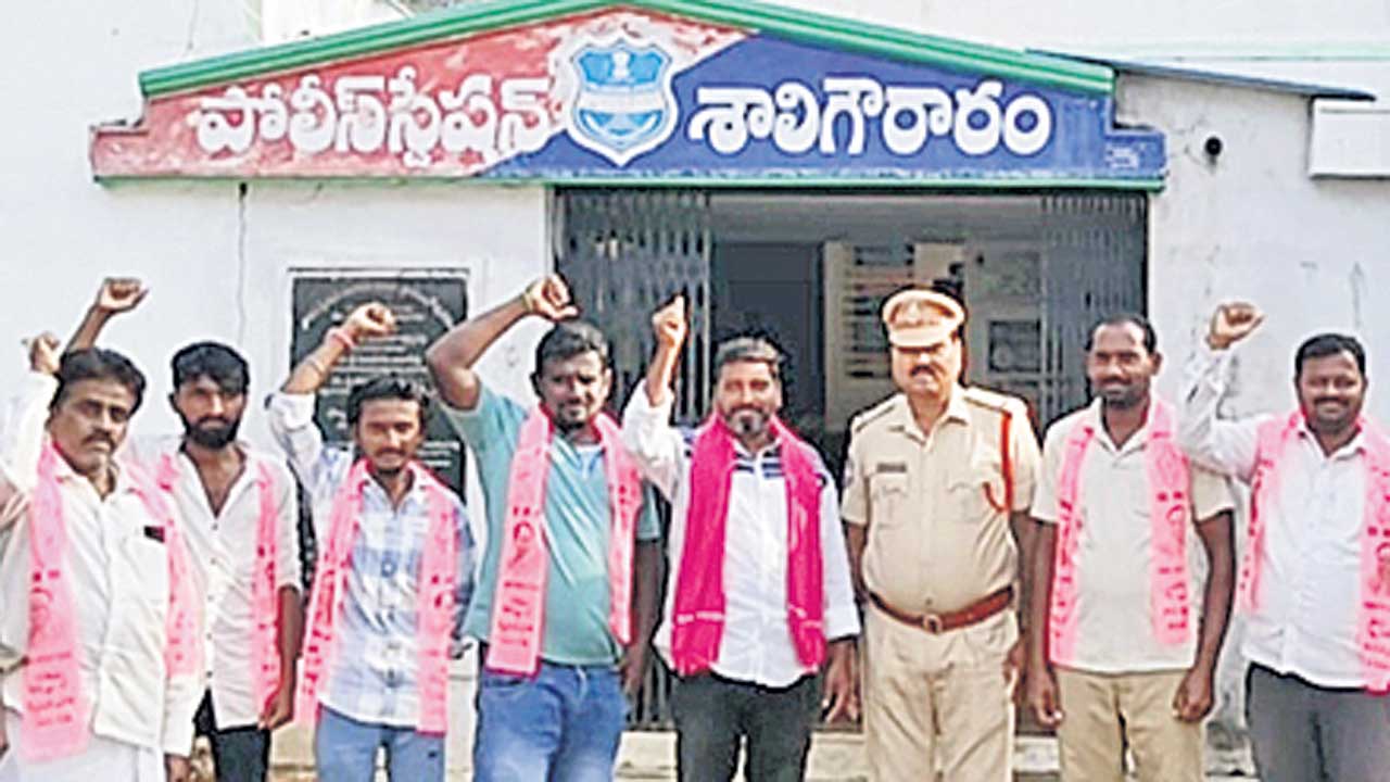 సీఎం పర్యటన..నిర్బంధకాండ