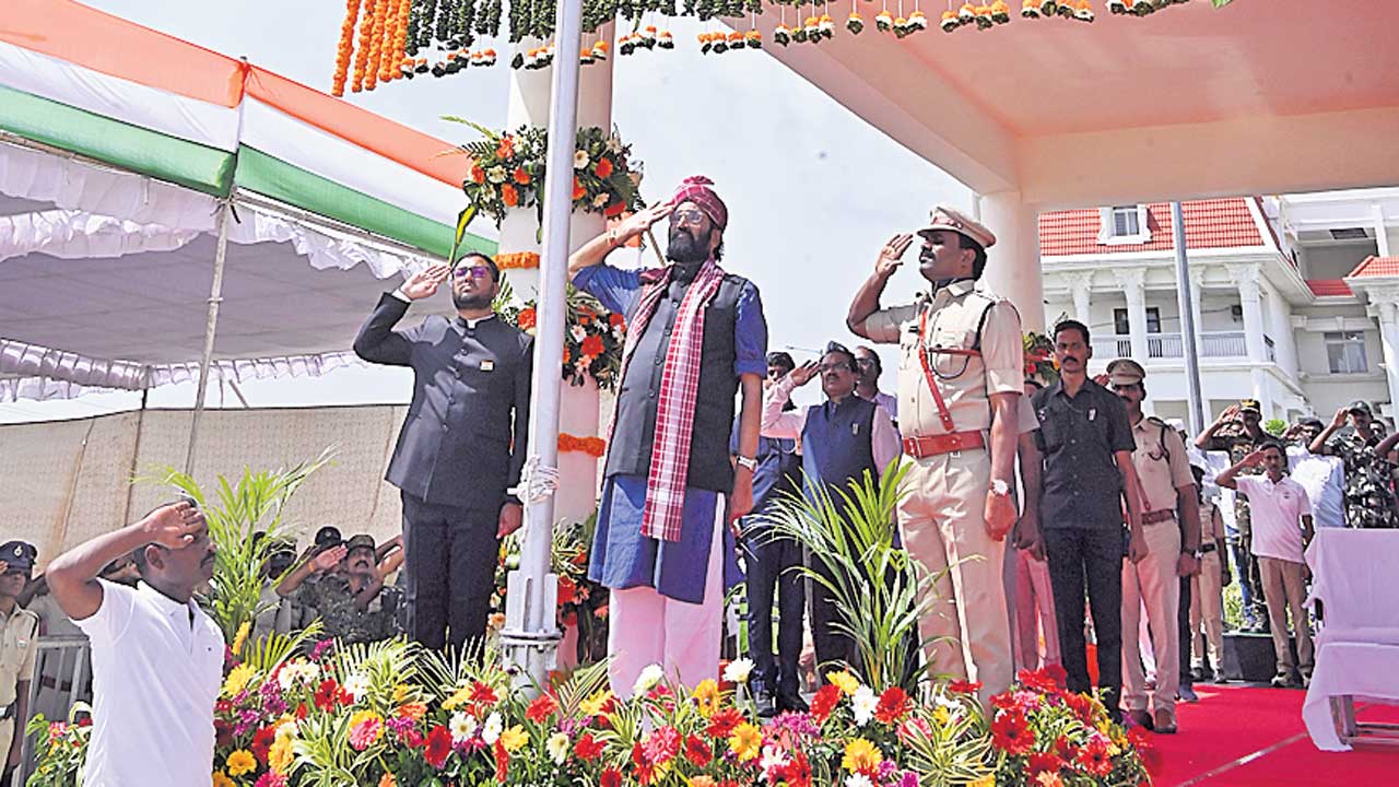 రాజకీయాలకతీతంగా సూర్యాపేట అభివృద్ధి
