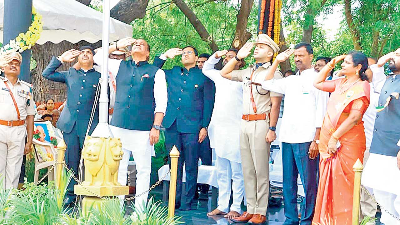 నల్లగొండను అగ్రభాగన నిలబెడతా..