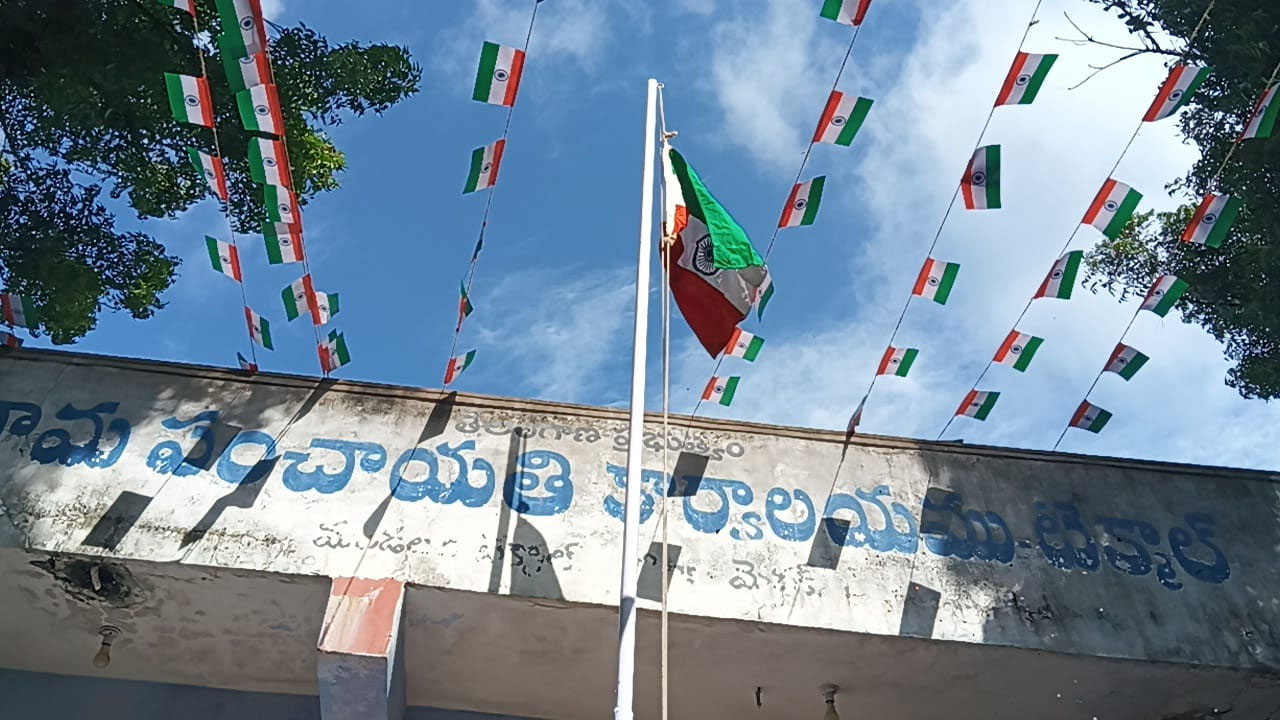 Insult | టేక్మాల్‌లో జాతీయ జెండాకు అవమానం.. తలకిందులుగా ఎగుర వేసిన సర్పంచ్‌