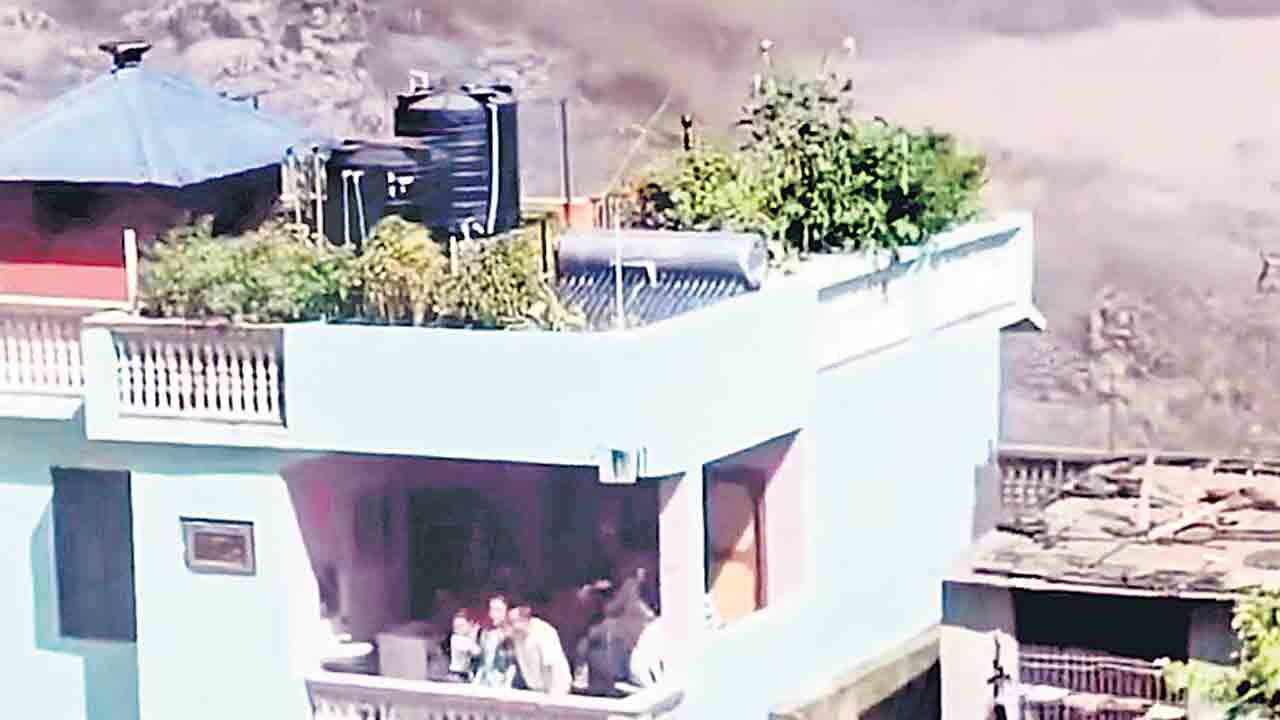 ఊరంతా కొట్టుకుపోయినా..