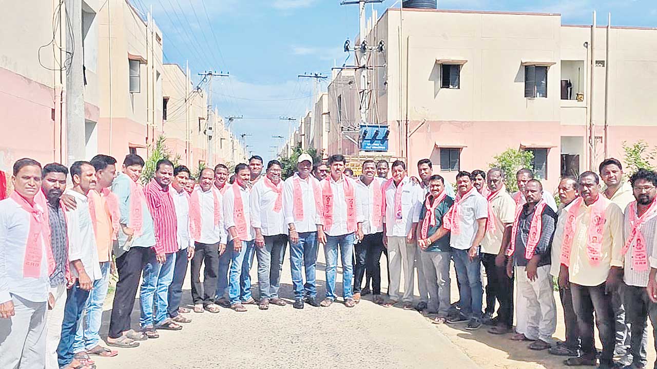 బిల్లులు రాకుండా అడ్డుకుంటున్నారు..
