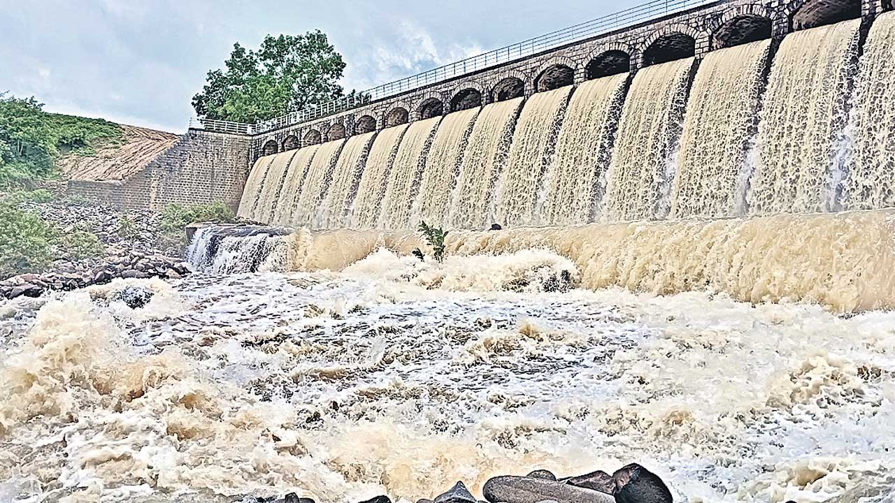 దంచికొట్టిన వాన..