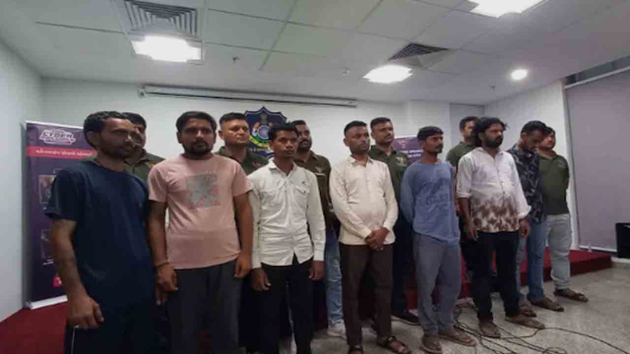 Online Stalkers Arrest | మహిళలను లక్ష్యంగా చేసుకుని ఆన్‌లైన్‌లో వేధింపులు.. 8 మంది అరెస్ట్‌
