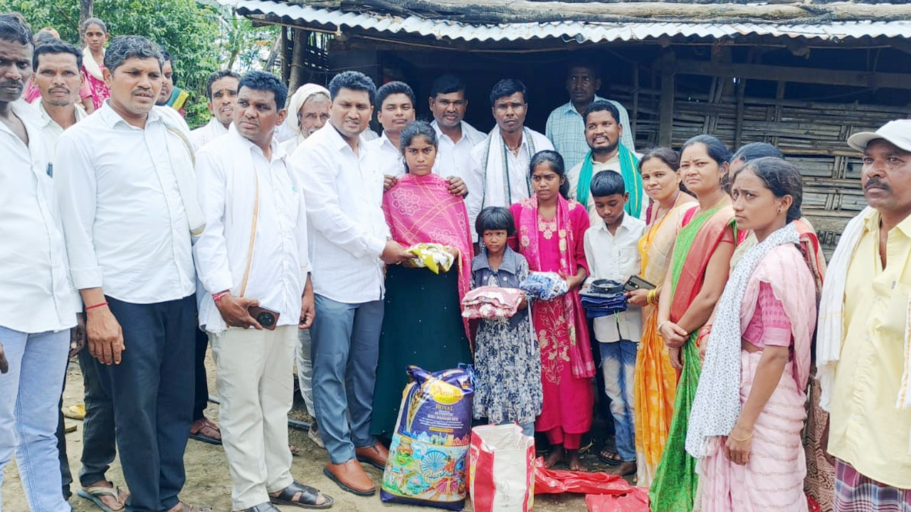 Orphan Childrens | అనాథ పిల్లలను ఆదుకునేందుకు దాతలు ముందుకు రావాలి