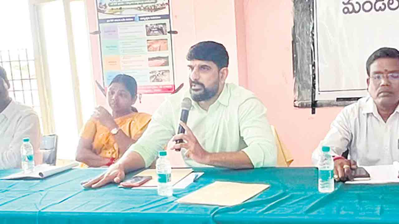 చెక్‌డ్యామ్‌కు మరమ్మతు చేయాలి