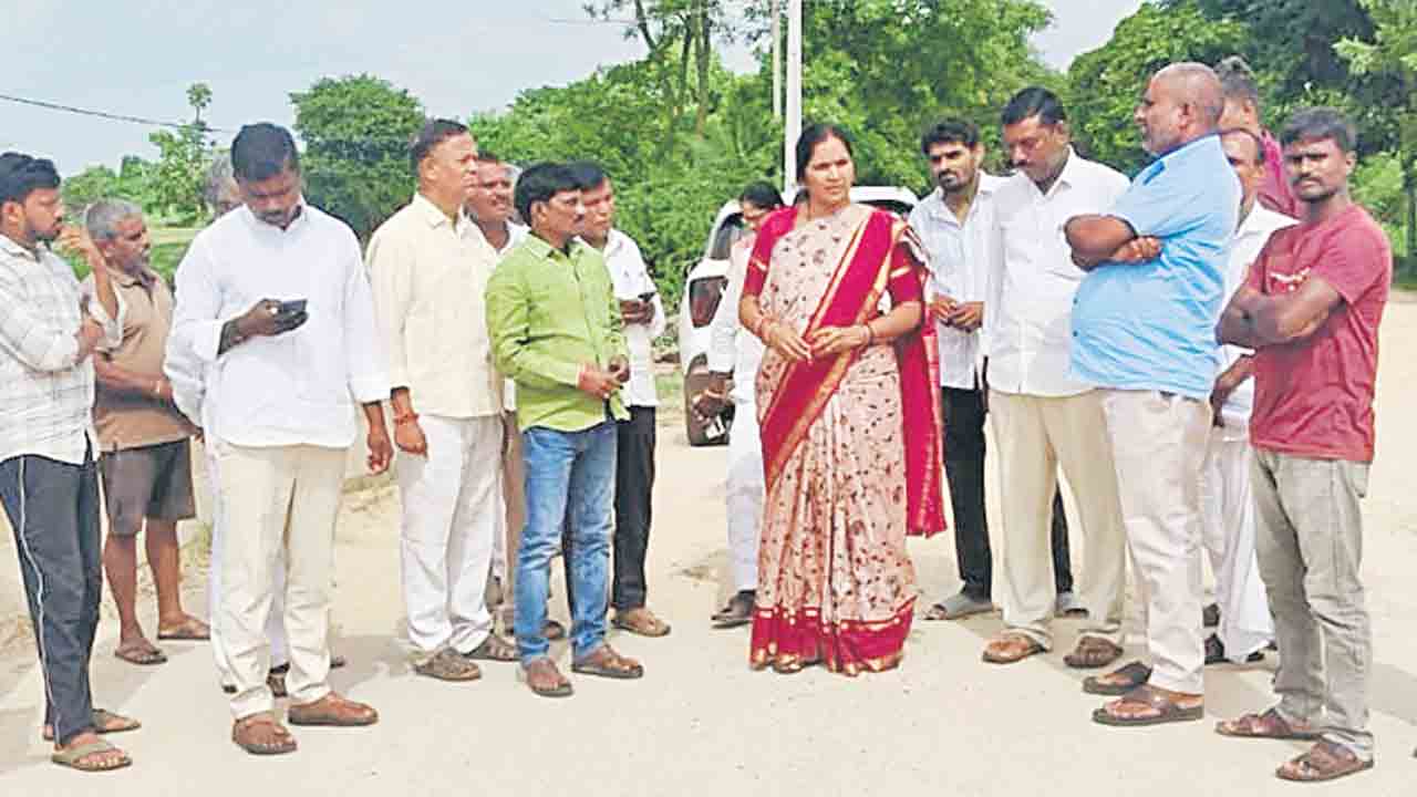 అప్రోచ్‌ రోడ్డు నిర్మించాలి