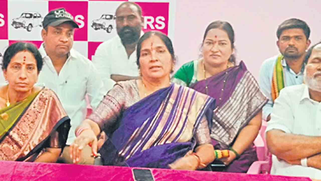 లైసెన్స్‌ సర్వేయర్ల డిమాండ్లు నెరవేర్చాలి