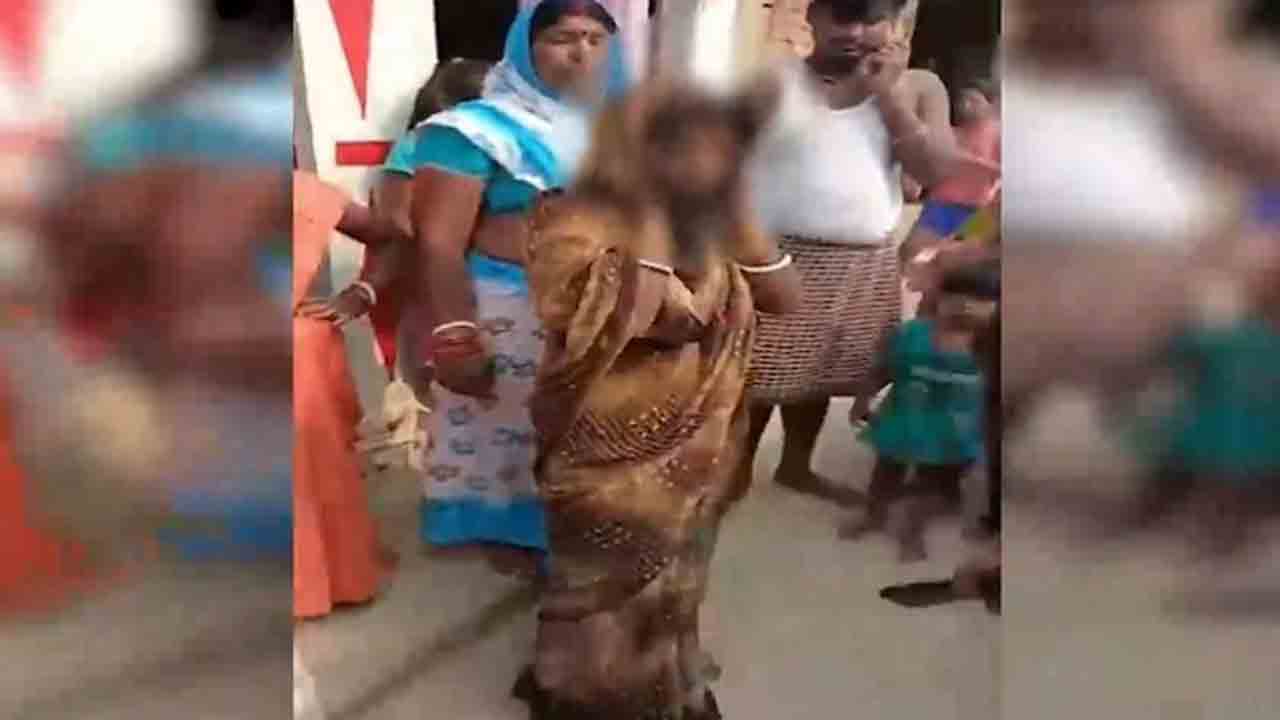 Woman forced to lick spit | అత్యాచారంపై మహిళ ఫిర్యాదు.. ఉమ్మి నాకించి శిక్షించిన పంచాయతీ