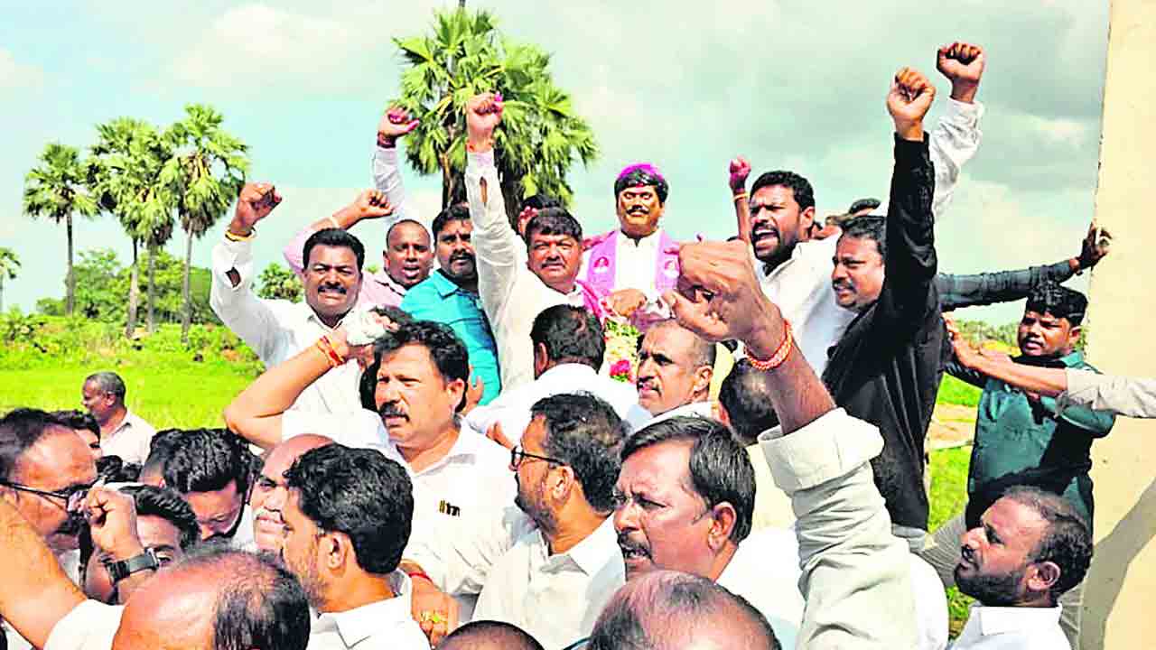 ఉద్రిక్తతల నడుమ పెద్ది విగ్రహావిష్కరణ