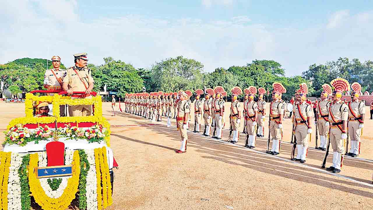 త్రివర్ణ పతాకం రెపరెపలు