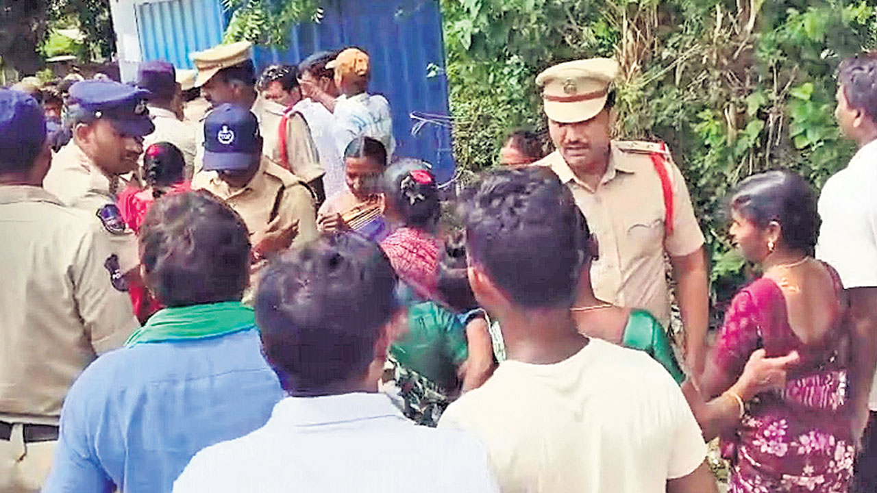 డిప్యూటీ సీఎం భట్టికి నిరసన సెగ