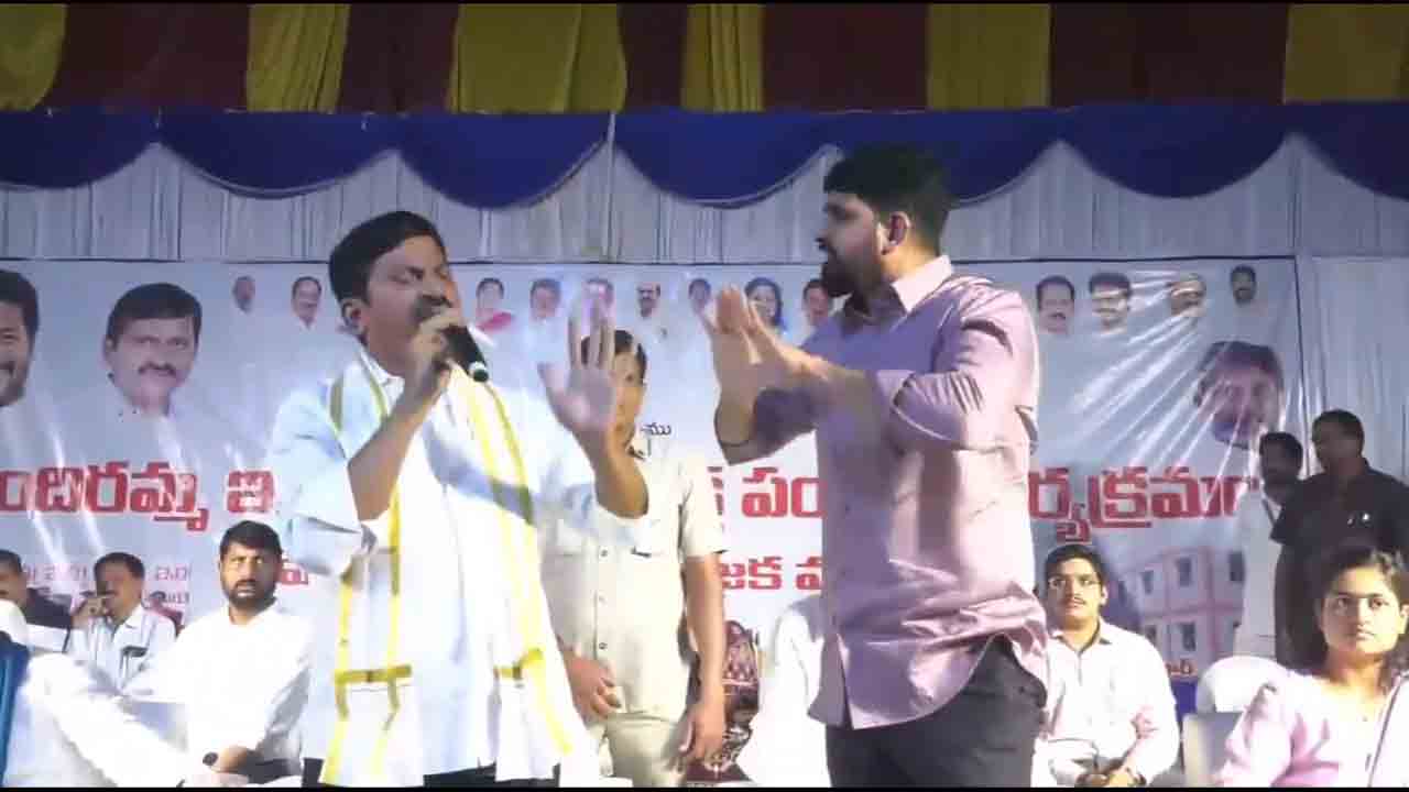Ponguleti Srinivas Reddy | బీఆర్‌ఎస్‌ సర్కార్‌పై పొంగులేటి అబద్దాలు.. స్టేజీపైనే కౌశిక్ రెడ్డి ఫైర్.. వీడియో