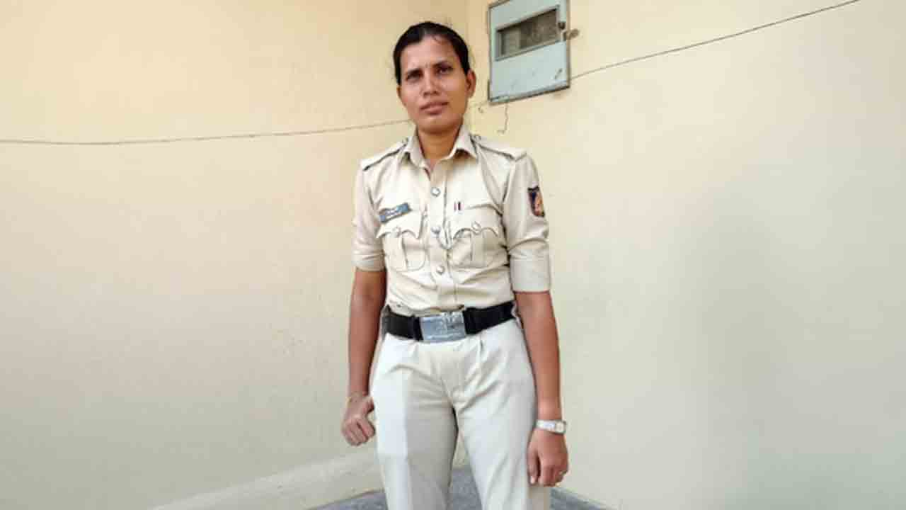 Pregnant cop attacked | ఫిర్యాదు కోసం తర్వాత రావాలన్న గర్భిణి మహిళా పోలీస్‌.. ఐరన్‌ రాడ్‌తో వచ్చి ఆమెపై దాడి చేసిన వ్యక్తి
