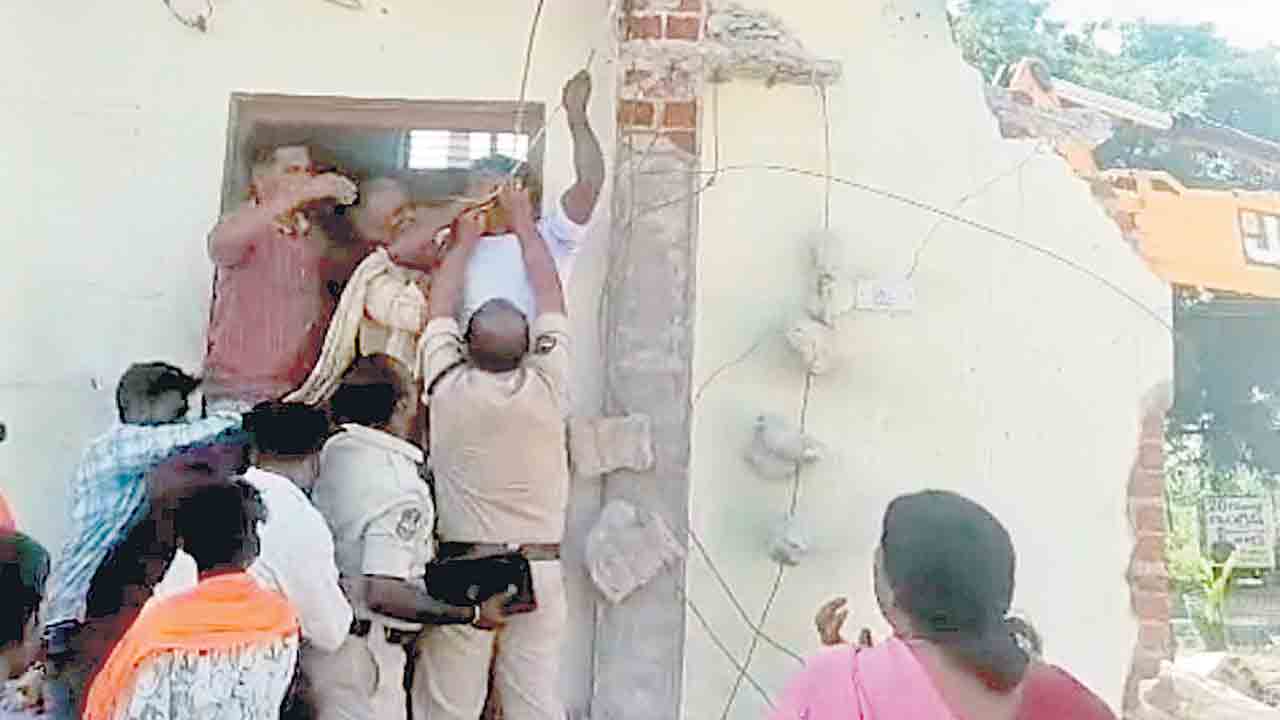 మా సమాధులపై అభివృద్ధి చేయండి